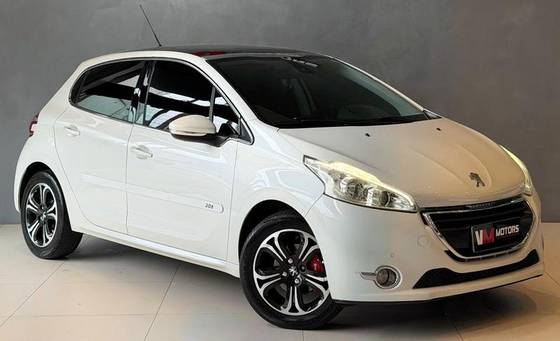 PEUGEOT 208 1.6 GRIFFE 16V FLEX 4P MANUAL PEUGEOT 208 1.6 GRIFFE 16V FLEX 4P MANUAL